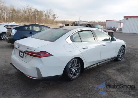 2025 BMW I5 xDrive40 z USA, uszkodzony, nr VIN WBY13HG01SCS56728